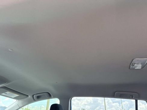 Used 2018 Toyota RAV4 LE FWD image 17