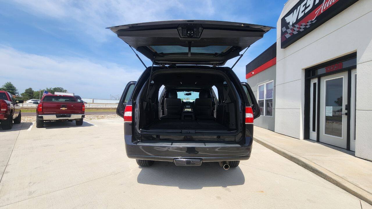Used 2013 Lincoln Navigator 4WD image 27
