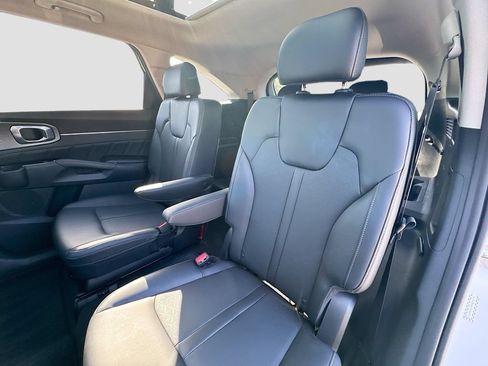 Certified 2023 Kia Sorento SX AWD/4WD image 28