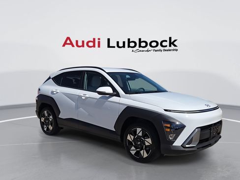 Used 2025 Hyundai Kona SEL FWD image 2