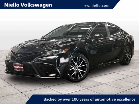 Used 2022 Toyota Camry SE w/ Convenience Package FWD image 1