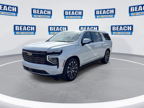 Used 2025 Chevrolet Suburban High Country AWD/4WD image 4