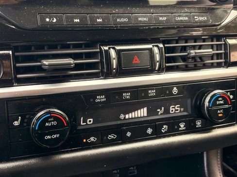 Used 2022 Nissan Pathfinder SL w/ SL Premium Package FWD image 25