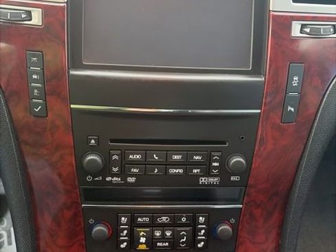 Used 2012 Cadillac Escalade Luxury image 23