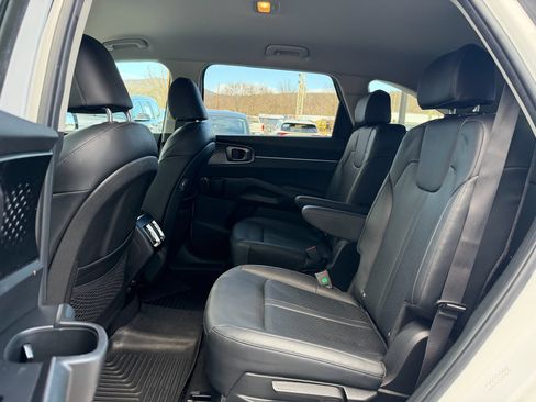 Used 2023 Kia Sorento EX image 19