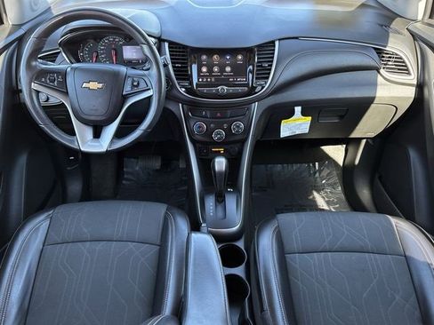 Used 2021 Chevrolet Trax LT w/ Sport Edition image 10