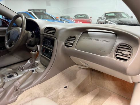 Used 2003 Chevrolet Corvette Coupe w/ Preferred Equipment Group RWD image 43