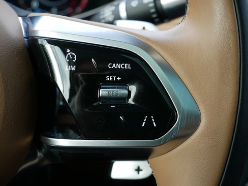 Used 2021 Jaguar XF SE image 22