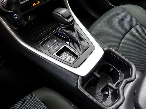 Certified 2025 Toyota RAV4 LE FWD image 16