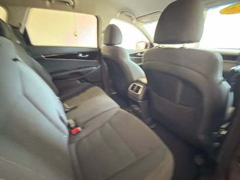 Used 2020 Kia Sorento LX FWD image 32
