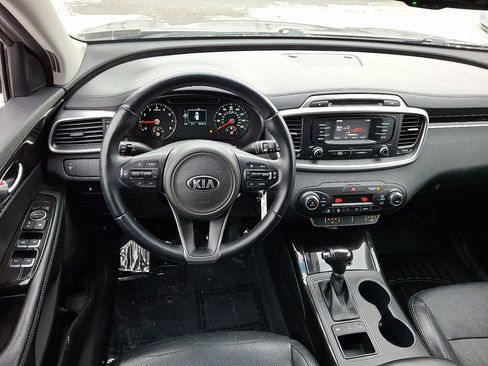 Used 2016 Kia Sorento EX image 11