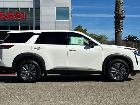 New 2026 Nissan Pathfinder S image 4