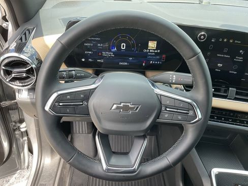 Used 2025 Chevrolet Equinox ACTIV w/ Convenience Package III image 29