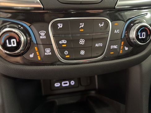 Certified 2022 Chevrolet Equinox Premier w/ LPO, Floor Liner Package AWD/4WD image 30