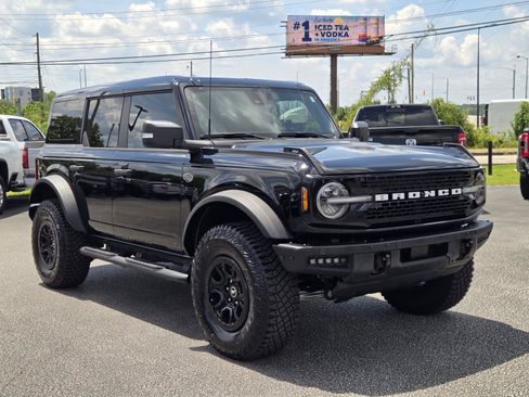 Certified 2024 Ford Bronco Wildtrak AWD/4WD image 3