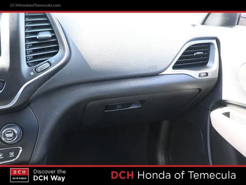 Used 2019 Jeep Cherokee Latitude Plus w/ Comfort/Convenience Group AWD/4WD image 14
