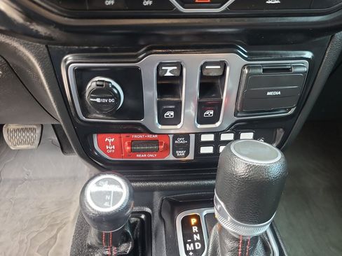 Used 2023 Jeep Wrangler Rubicon w/ Cold Weather Group AWD/4WD image 37