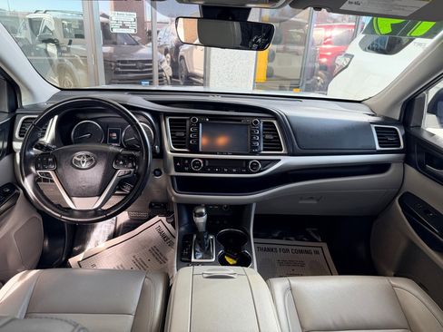 Used 2019 Toyota Highlander XLE image 19