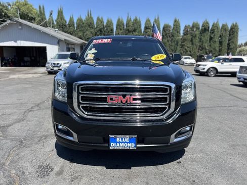 Used 2020 GMC Yukon SLT AWD/4WD image 2