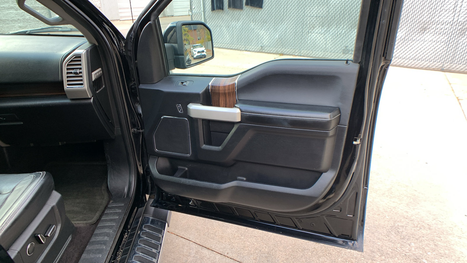 Used 2016 Ford F150 Lariat w/ Equipment Group 501A Mid AWD/4WD image 29