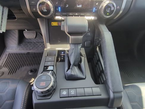 Used 2026 Toyota 4Runner Platinum AWD/4WD image 18