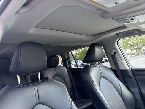 Used 2025 Toyota Highlander XLE AWD/4WD image 29