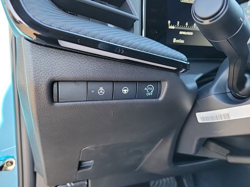 New 2025 Nissan Kicks SR w/ SR Premium Package FWD image 32