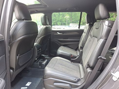 New 2025 Jeep Grand Cherokee L Altitude image 6