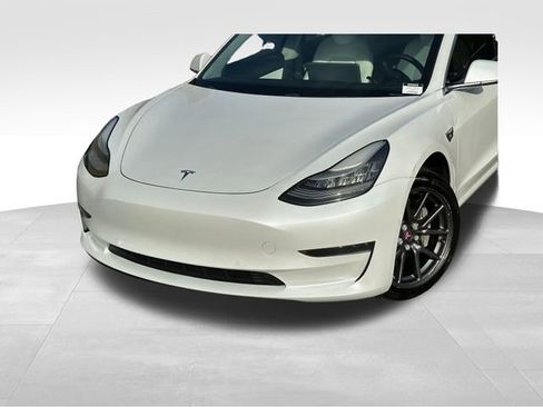 Used 2020 Tesla Model 3 Standard Range Plus image 9