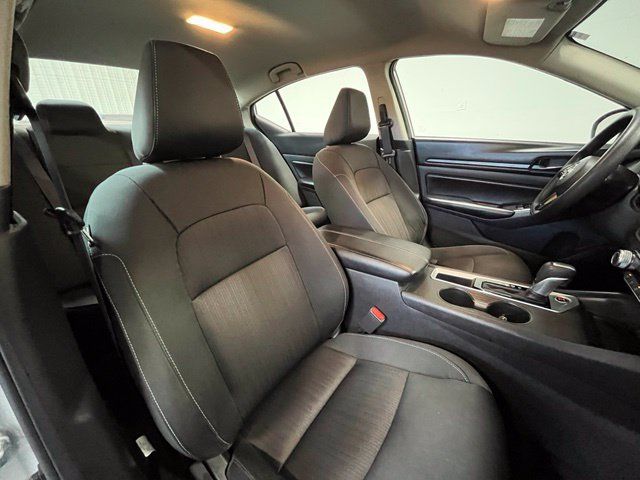 Used 2024 Nissan Altima 2.5 S FWD image 9