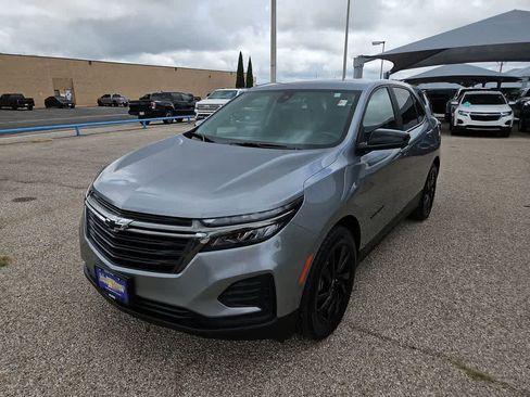 Used 2023 Chevrolet Equinox LS w/ LS Convenience Package FWD image 4