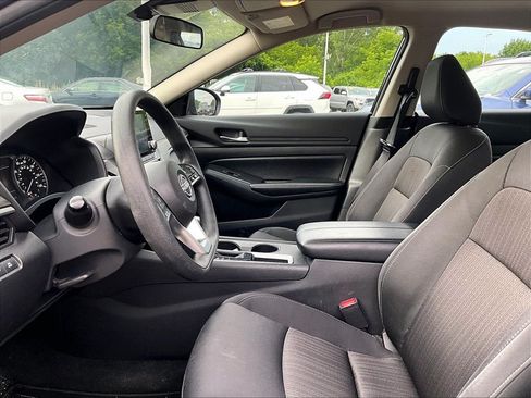 Used 2025 Nissan Altima 2.5 SV FWD image 4