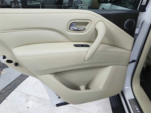 Used 2023 INFINITI QX80 Luxe w/ Cargo Package image 39