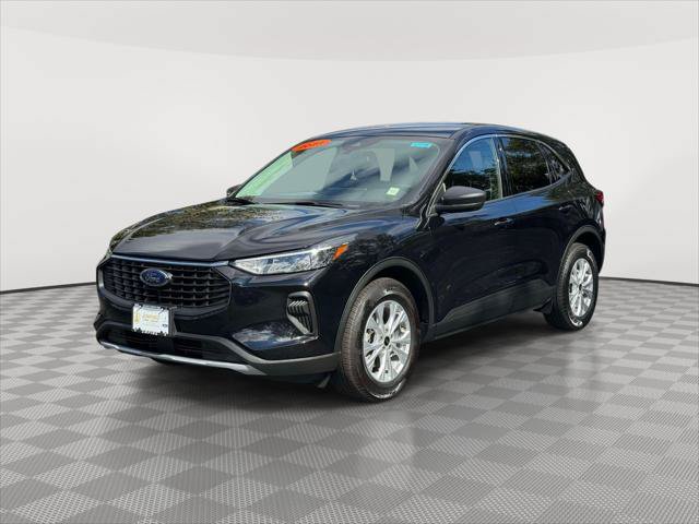 Used 2023 Ford Escape Active w/ Tech Pack #1 AWD/4WD image 3