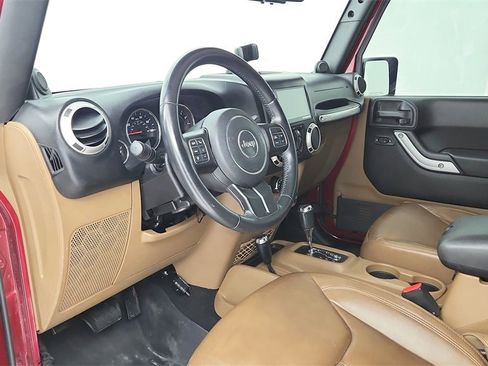 Used 2013 Jeep Wrangler Unlimited Sahara w/ Connectivity Group image 16