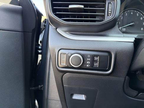 Used 2023 Ford Explorer XLT AWD/4WD image 16