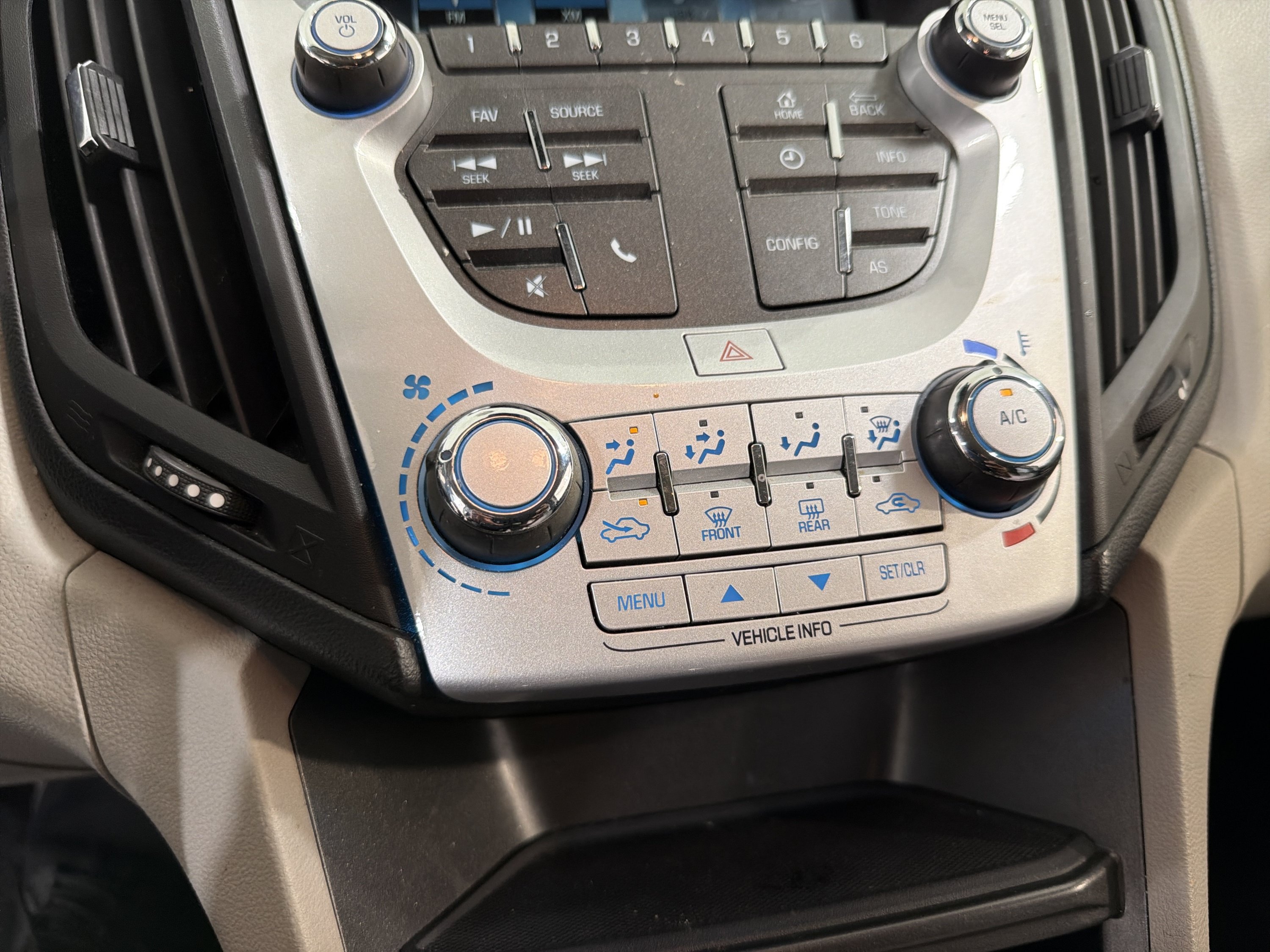 Used 2016 Chevrolet Equinox LS FWD image 9
