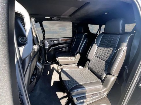 Used 2021 Cadillac Escalade ESV Premium Luxury Platinum AWD/4WD image 22
