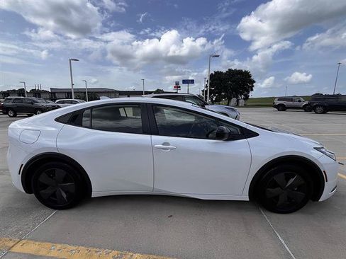 Used 2025 Toyota Prius Plug-In Hybrid FWD image 2