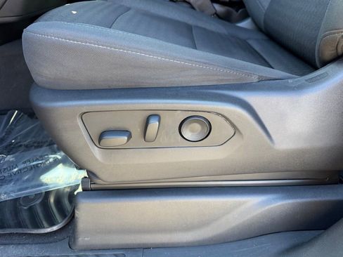Used 2023 Chevrolet Silverado 1500 Custom AWD/4WD image 12