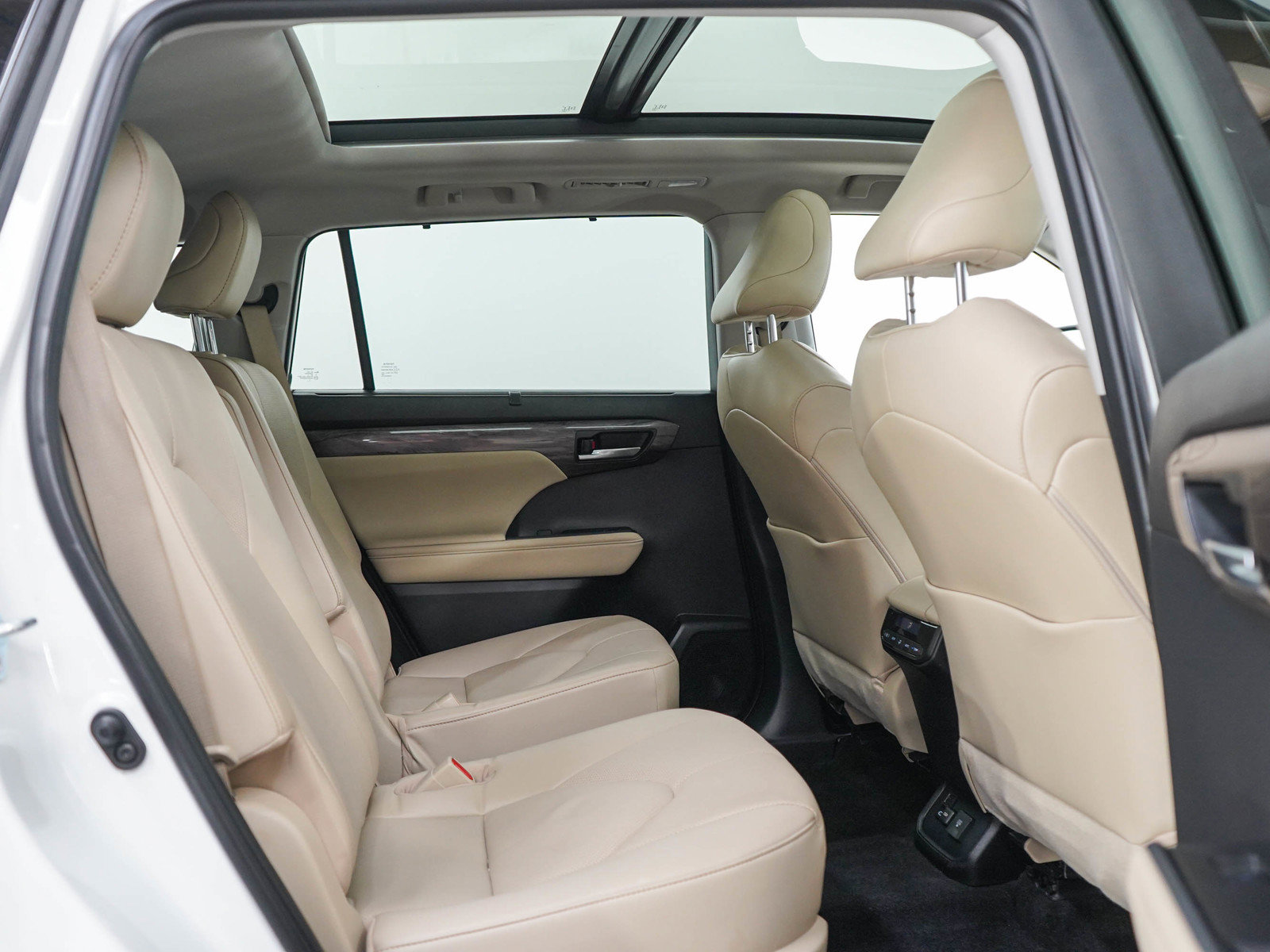 Used 2023 Toyota Highlander Limited AWD/4WD image 13