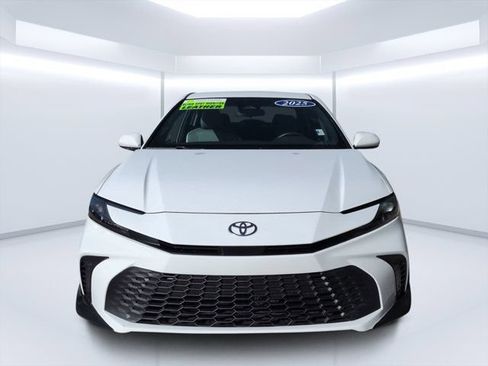 Used 2025 Toyota Camry SE FWD image 8