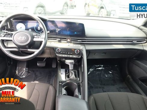 Used 2025 Hyundai Elantra SEL FWD image 25