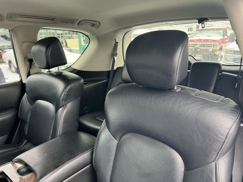 Used 2016 INFINITI QX80 4WD w/ Driver's Assistance Package image 10