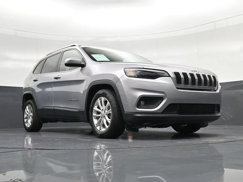 Used 2019 Jeep Cherokee Latitude w/ Popular Appearance Group FWD image 28