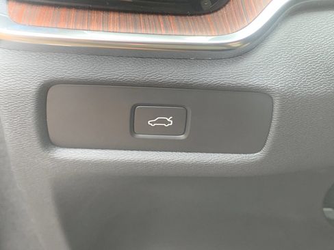 Used 2025 Volvo S60 B5 Plus AWD/4WD image 32