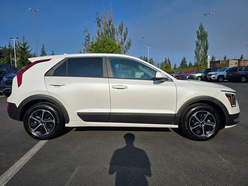 Certified 2026 Kia Niro LX FWD image 7