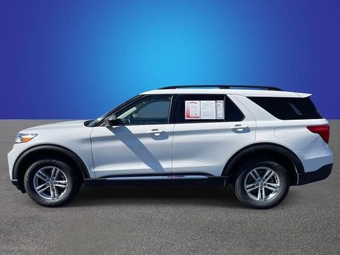 Used 2022 Ford Explorer XLT w/ Equipment Group 202A AWD/4WD image 2