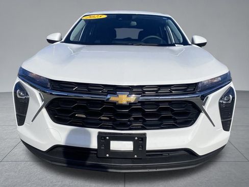 Used 2025 Chevrolet Trax LS w/ LS Convenience Package image 18