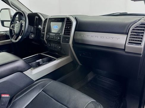 Used 2017 Ford F250 Lariat w/ Chrome Package image 28